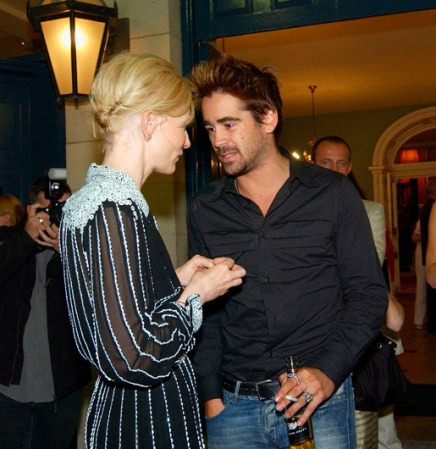 En esta foto se le ve compartiendo con la actriz Cate Blanchett, con quien protagonizó la cinta Veronica Guerin (2003).