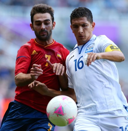 Adrian López de España (izquierda) y Johnny Leverón.