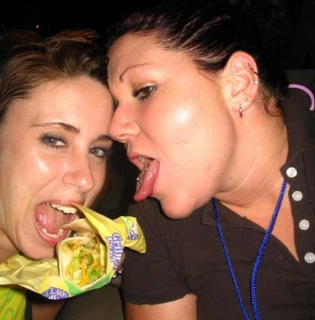 Fotos tomadas de la página que Casey Anthony mantenía en photobucket.com antes de ser juzgada y exonerada por la muerte de su hija Caley Anthony y que fueron consideradas como posible evidencia por la fiscalía.