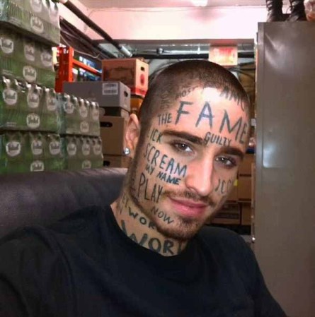 Vin Los, el sensual modelo de los tatuajes en la cara.