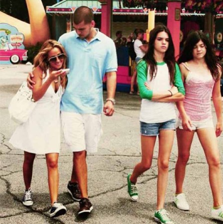 Rob Kardashian con sus hermanas en su adolescencia.