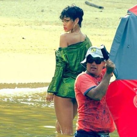 La cantante posó para una producción de la versión local de la revista Vogue.