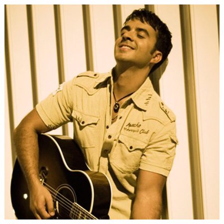 Exitoso cantante, compositor, actor, músico y productor puertorriqueño: Luis Fonsi, orgullo latino.