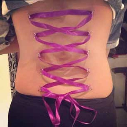 Debido a que la curación de múltiples piercings a la vez es bastante estresante para el cuerpo, la mayoría de las personas optan por llevar piercings corsé temporales.