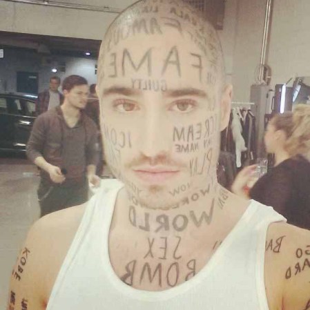 Vin Los, el sensual modelo de los tatuajes en la cara.