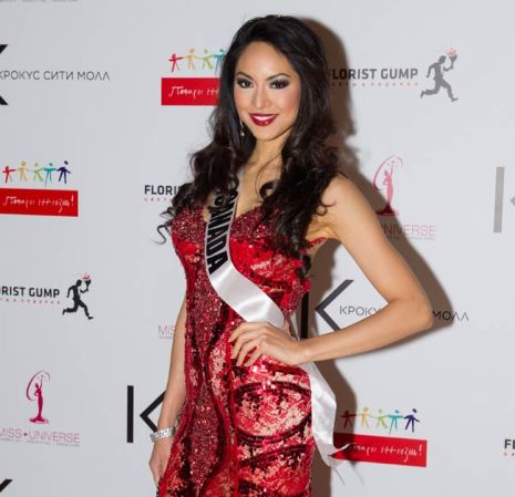 Las aspirantes a Miss Universo exhibieron modelitos de fantasía en Moscú, donde este 9 de noviembre se decidirá la ganadora.