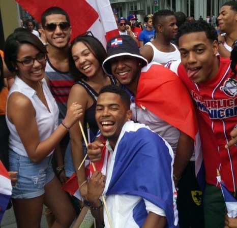Cientos de miles de personas tomaron las calles de Nueva York para festejar el Gran Desfile Nacional Dominicano, una cita ya clásica y que cada año llena la Sexta avenida de música y colorido.