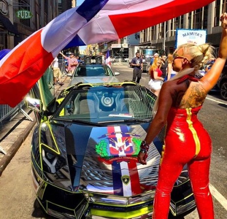 Cientos de miles de personas tomaron las calles de Nueva York para festejar el Gran Desfile Nacional Dominicano, una cita ya clásica y que cada año llena la Sexta avenida de música y colorido.