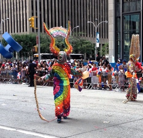 Cientos de miles de personas tomaron las calles de Nueva York para festejar el Gran Desfile Nacional Dominicano, una cita ya clásica y que cada año llena la Sexta avenida de música y colorido.
