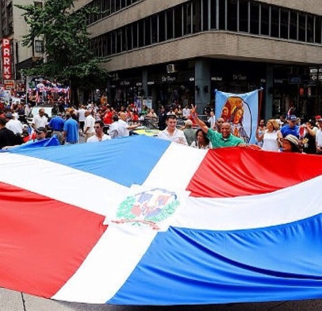 Cientos de miles de personas tomaron las calles de Nueva York para festejar el Gran Desfile Nacional Dominicano, una cita ya clásica y que cada año llena la Sexta avenida de música y colorido.