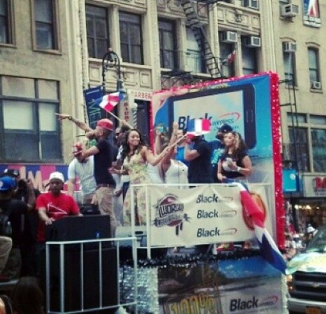Cientos de miles de personas tomaron las calles de Nueva York para festejar el Gran Desfile Nacional Dominicano, una cita ya clásica y que cada año llena la Sexta avenida de música y colorido.