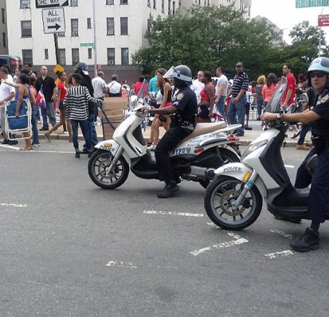 Miles de dominicanos se congregaron para celebrar por todo lo alto el Desfile Dominicano de El Bronx 2013 en la ciudad de Nueva York.
