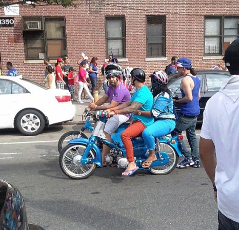 Miles de dominicanos se congregaron para celebrar por todo lo alto el Desfile Dominicano de El Bronx 2013 en la ciudad de Nueva York.