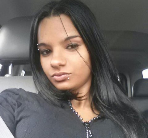 Linda Pérez, de 18 años, nació en Santa Cruz del Sur, Cuba, según su página de Facebook.