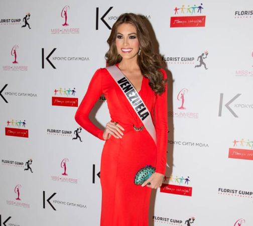 Las aspirantes a Miss Universo exhibieron modelitos de fantasía en Moscú, donde este 9 de noviembre se decidirá la ganadora.