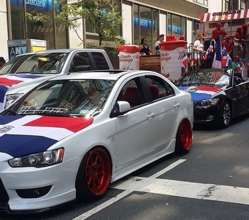 Cientos de miles de personas tomaron las calles de Nueva York para festejar el Gran Desfile Nacional Dominicano, una cita ya clásica y que cada año llena la Sexta avenida de música y colorido.