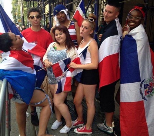 Cientos de miles de personas tomaron las calles de Nueva York para festejar el Gran Desfile Nacional Dominicano, una cita ya clásica y que cada año llena la Sexta avenida de música y colorido.