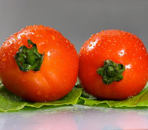 Tomate: Aunque se trate de un alimento sano, su contenido de licopeno y fitoflueno disminuyen el nivel de testosteronas al punto de arruinar lo que hubiera sido una noche de pasión.