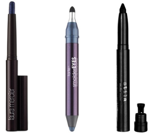 Para suavizar la mirada, cambia el azul marino por el negro y empieza a manchar.<br /><br />Lápiz de ojos Zafiro de Laura Mercier, puedes conseguirlo en lauramercier.com por $ 24.<br />Delineador de ojos Tarte Smolder Eyes en azul marino, a prueba de aguam puedes conseguirlo en tartecosmetics.com por $25.<br />Lápiz Midnight Blue, puedes conseguirlo en stilacosmetics.com por $22.