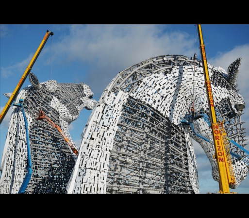 La obra, titulada “The Kelpies” se encuentra en la entrada oriental del canal Forth and Clyde, en Falkirk, Escocia.