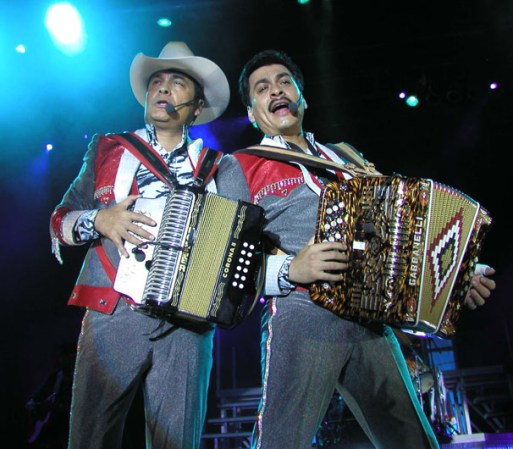 Jorge y Eduardo Hernandez se han involucrado con varias organizaciones pro inmigrantes y de labor como la la Organización de Trabajadores de Los Angeles.