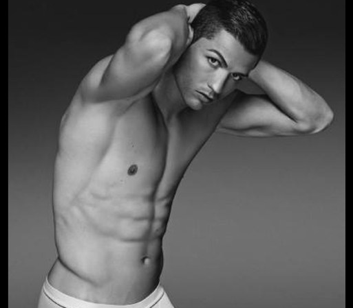 Cristiano Ronaldo: Odiado por muchos pero amado por las mujeres… lo que si no se puede negar es el cuerpazo que tiene el ganador del Balón de Oro 2014.