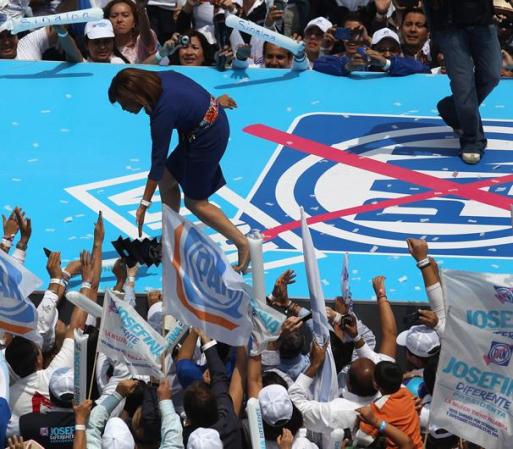 Aunque oficialmente se manejó la cifra de 40 mil personas, hubo medios que dijeron que sólo fueron 10,000.
