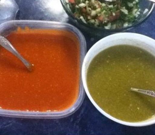 “¿Le doy salsa roja o verde mija?”