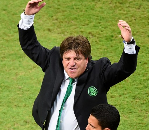 A continuación más fotos del nuevo héroe mexicano Miguel Herrera.