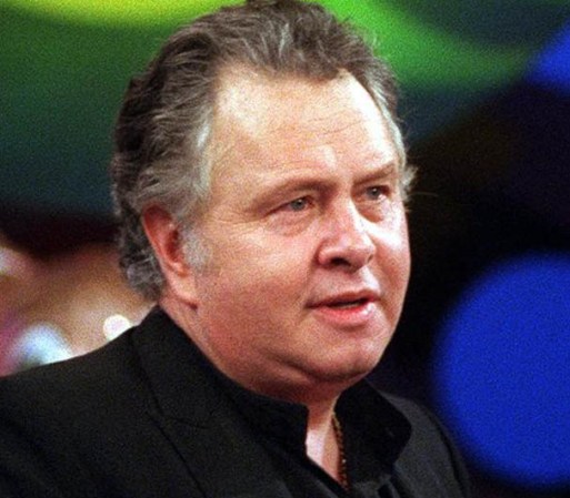 PACO STANLEY – 7 de junio de 1999. El actor y conductor mexicano fue asesinado en la Ciudad de México. Hasta el momento, el asesinato sigue sin respuestas y las personas que estaban presas fueron declaradas inocentes.