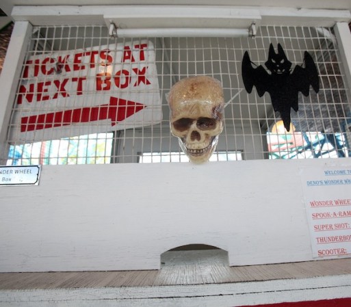 Pero no sólo en verano hay actividad, también en Octubre, para Halloween, la gente se congrega en Coney Island para celebrar esta fecha.