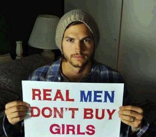 Y hasta nació otra campaña donde los hombres sostienen cartelones que dicen “Los hombres de verdad no compran niñas”.