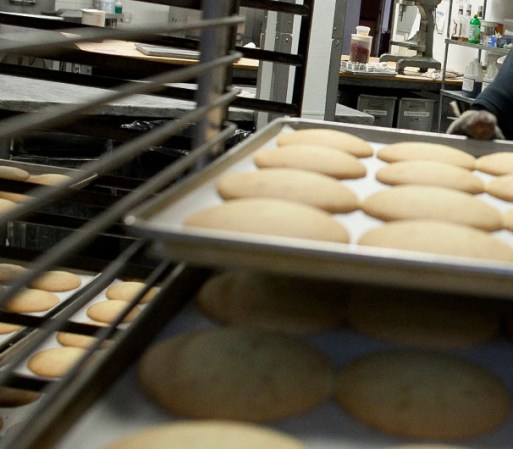 Galletas horneadas - Contienen grasas trans -a las que se le agregan átomos de hidrógeno para hacerlo sólido- con la intención de hacerlas más ligeras y menos "aceitosas"