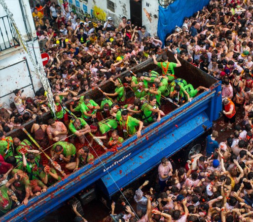 El teniente de alcalde y concejal responsable de las fiestas en esta localidad, Rafael Pérez, destacó que la celebración transcurrió sin incidentes ni daños personales y fue todo un éxito".<br />Fuente: EFE
