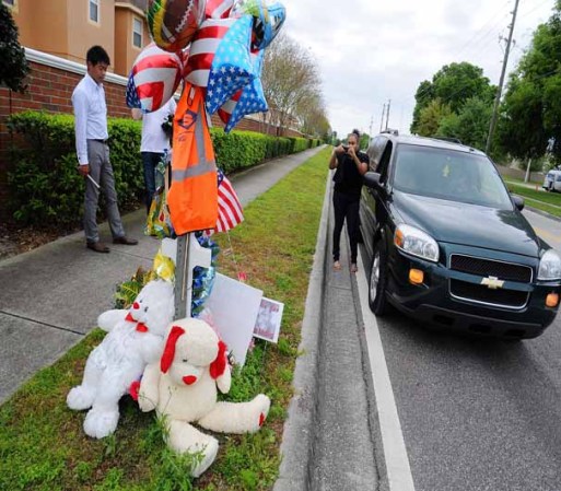 Trayvon Martin, de 17 años, murió el pasado 26 de febrero de un tiro mientras caminaba por un barrio residencial de Sanford (Florida) hacia casa de su padre, tras haber salido a comprar té y caramelos.