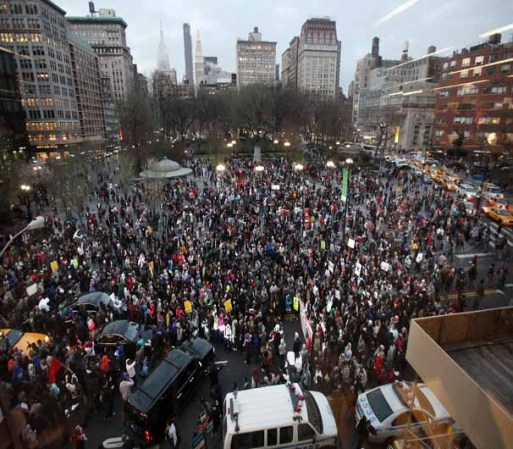 Cientos de personas se habían congregado previamente para protestar por un suceso que ha levantado las iras de la comunidad negra por la falta de detenciones.