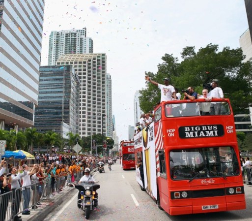 Los Heat prendieron a su paso durante el desfile y el gran festejo que culminó en la Miami Airlines Arena.