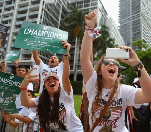 Los Heat prendieron a su paso durante el desfile y el gran festejo que culminó en la Miami Airlines Arena.
