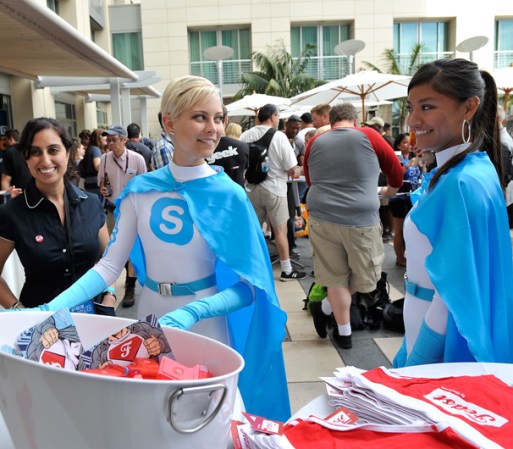 En el café de la revista WIRED, las chicas de Skype estuvieron repartiendo también productos promocionales.