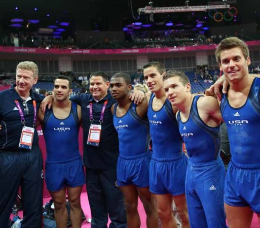 DIA 1: El equipo de gimnasia varonil de Estados Unidos posa para la foto.