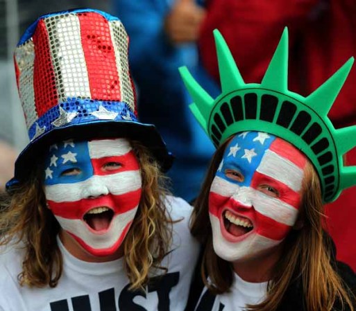 DIA 1: Las fans del futbol soccer fueron a apoyar a su equipo.