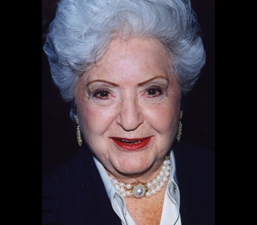 7. Ruth Handler: Esta mujer es nada más y nada menos que la presidenta de Mattel Inc. por crear la muñeca más famosa del mundo