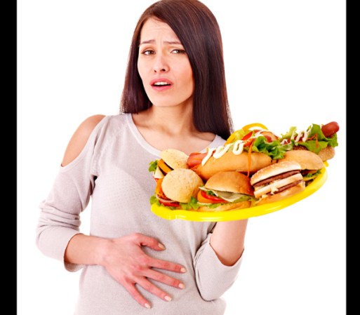 A todos nos gusta comer comida chatarra durante el fin de semana, pero esto podría ser fatal para tu lunes por que te sentirás pesada y te costará más empezar la dieta.