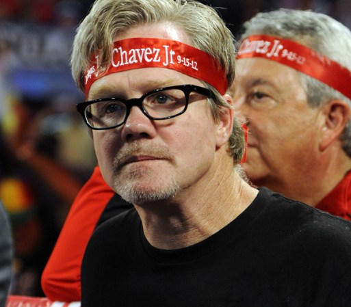 El entrenador de Chávez Jr, Freddie Roach, espera que se anuncie al ganador de la pelea.