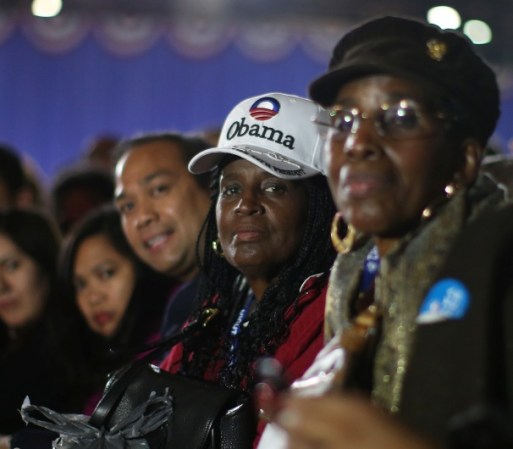 Los simpatizantes de Obama ven desde su sede de campaña en Chicago los resultados de las votaciones