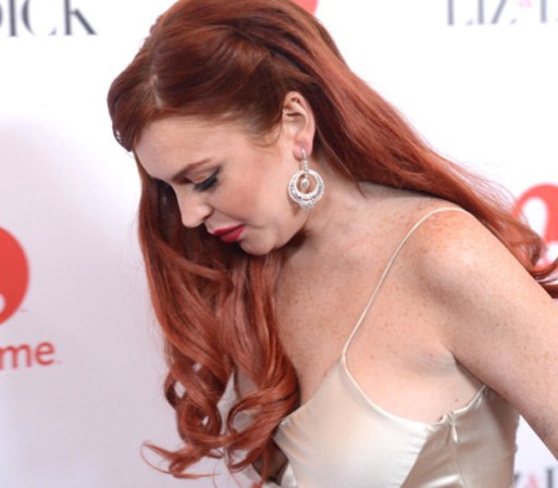 "Papá Gobierno", o sea, el IRS confiscó las cuentas bancarias de Lindsay Lohan, supuestamente debe cerca de 200 mil dólares por concepto de impuestos.