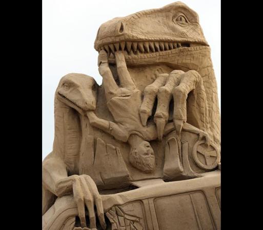 INGLATERRA - Detalle de escultura de la película "Jurassic Park"<br /><br /><br /><br />Marzo 2013- Festival de Esculturas de Arena Weston-super-Mare