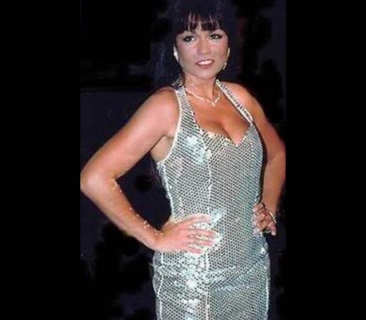 NANCY ELIZABETH BENOIT – 22 de junio del 2007. La reconocida luchadora profesional y gerente, fue asesinada junto con su hijo por su propio marido, el luchador Chris Benoit, quien se suicidó después del doble asesinato.