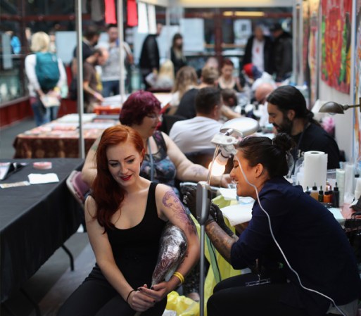 Más de 300 artistas del tatuaje de todo el mundo mostrarán su arte corporal en las 26 salas de la convención.