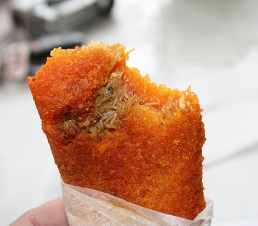 Alcapurria rellena de carne de cangrejo.